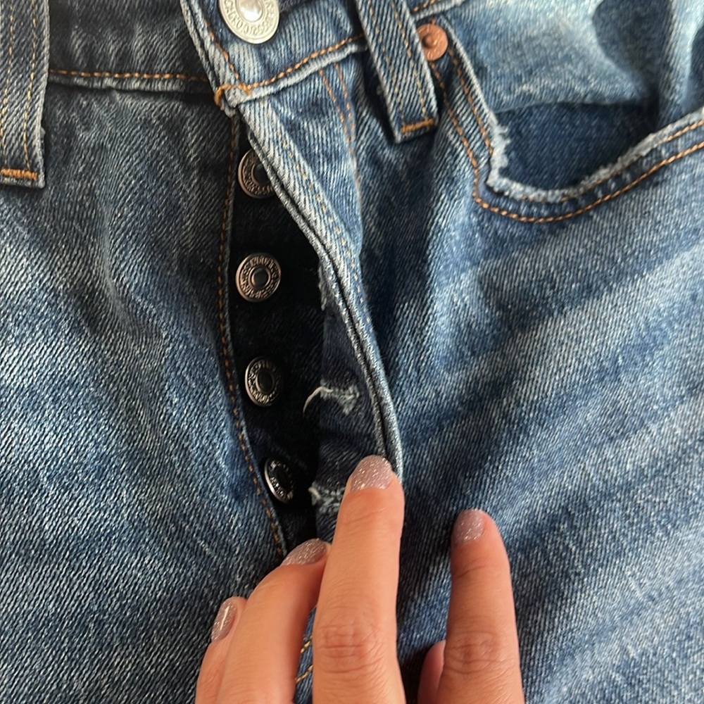 Levi's Women's Straight Leg Jeans in Medium Blue Wash - Picture 5 of 7